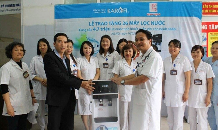 Karofi tặng 26 cây nóng lạnh tích hợp máy lọc nước cho Bệnh viện E