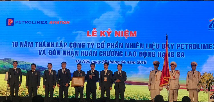 Công ty Cổ phần Nhiên liệu bay Petrolimex: Kỷ niệm 10 năm thành lập và đón nhận Huân chương Lao động hạng Ba