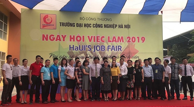 10000 vi tri viec lam trong ngay hoi viec lam truong dai hoc cong nghiep ha noi 2019