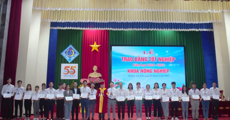 Phân bón Cà Mau trao 60 suất học bổng cho sinh viên Khoa Nông nghiệp – Trường Đại học Cần Thơ