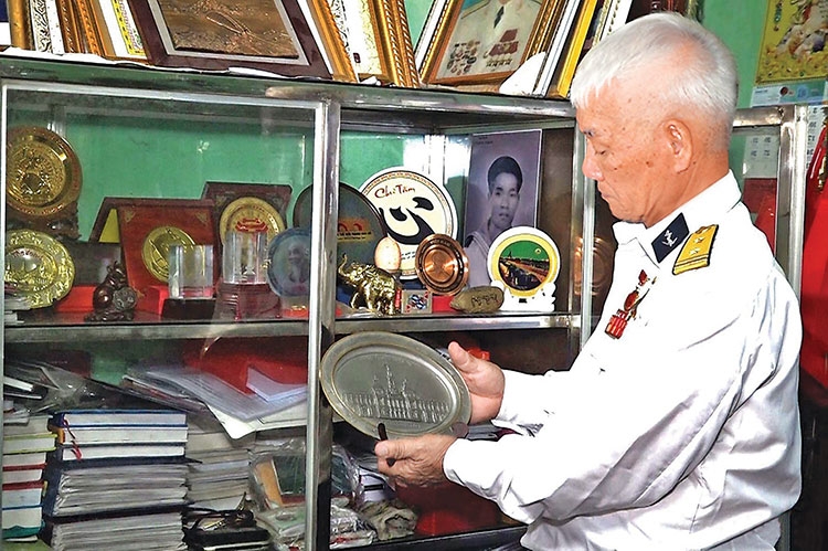 Huyền thoại "đường không dấu, tàu không số