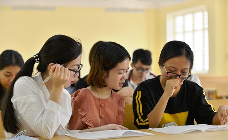 Điều kỳ diệu viết lên từ cô giáo không có hai tay