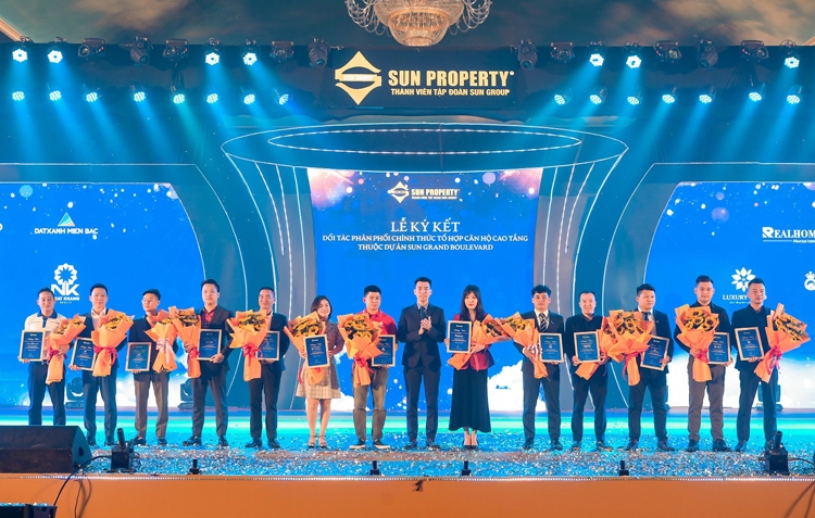 Tưng bừng lễ ra quân Tổ hợp căn hộ cao tầng sát biển đầu tiên tại Sầm Sơn