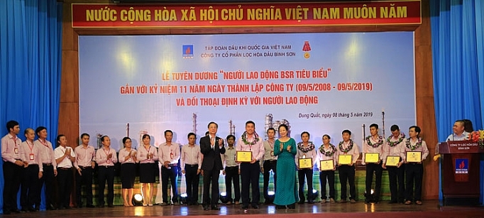 loc hoa dau binh son tuyen duong nguoi lao dong tieu bieu va doi thoai dinh ky