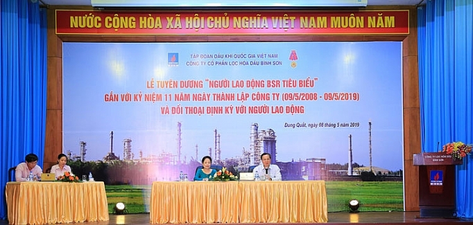 loc hoa dau binh son tuyen duong nguoi lao dong tieu bieu va doi thoai dinh ky