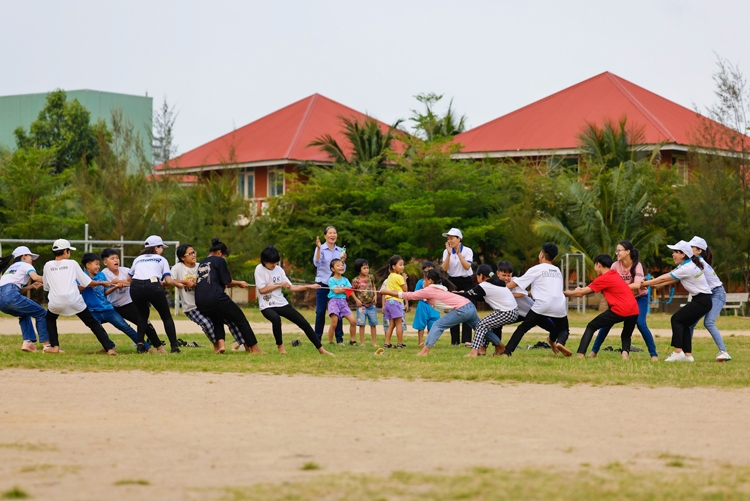 Quỹ sữa Vươn cao Việt Nam và Vinamilk trao tặng 1,9 triệu ly sữa cho 21.000 trẻ em trong năm 2022