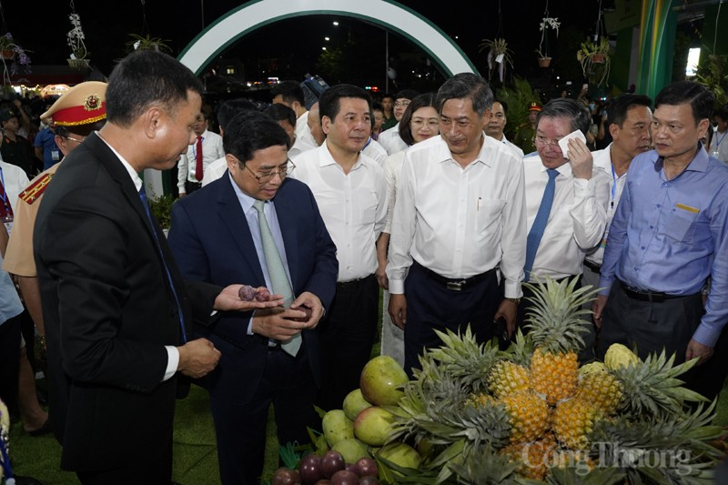 Chùm ảnh: Bộ trưởng Nguyễn Hồng Diên dự lễ khai mạc Festival trái cây và sản phẩm OCOP Việt Nam năm 2022