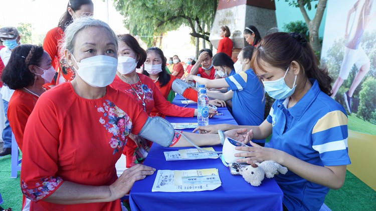 Vinamilk đồng hành cùng người cao tuổi lan tỏa thông điệp “Sống khỏe, sống thanh xuân”