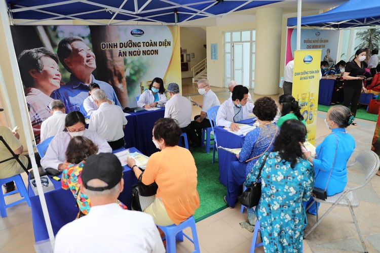 Vinamilk đồng hành cùng người cao tuổi lan tỏa thông điệp “Sống khỏe, sống thanh xuân”