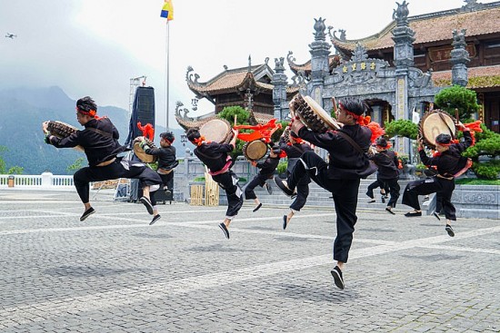 Sống động trải nghiệm văn hoá nghệ thuật Tây Bắc trong show diễn “Chuyện tình Đỗ Quyên”