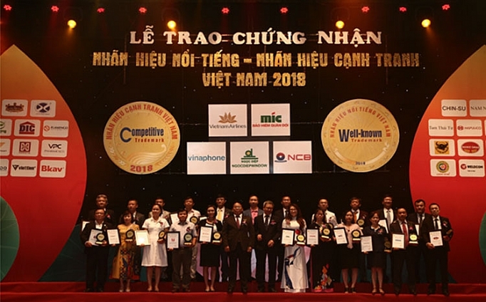 nhan hang co gai ha lan dat top 10 nhan hieu noi tieng viet nam 2018