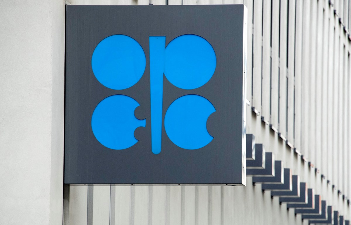 Biểu tượng nhóm Các nước xuất khẩu dầu mỏ (OPEC) tại trụ sở ở Vienna, Áo. (Ảnh: AFP/TTXVN)