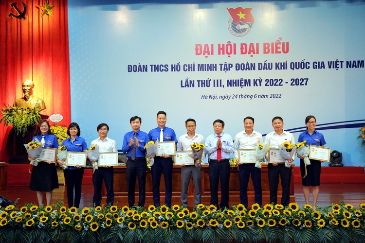 Đoàn Thanh niên PV GAS nhận khen thưởng tại Đại hội đại biểu Đoàn Thanh niên Tập đoàn lần thứ III