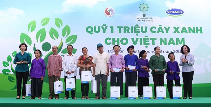 phat huy dao ly uong nuoc nho nguon vinamilk trong 100000 cay xanh tai bac kan