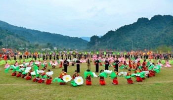 uu tien bao ton phat huy van hoa truyen thong dong bao dan toc thieu so