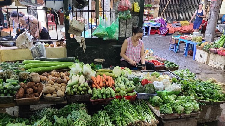 Giá thực phẩm “hạ nhiệt”, người dân Thủ đô phấn khởi