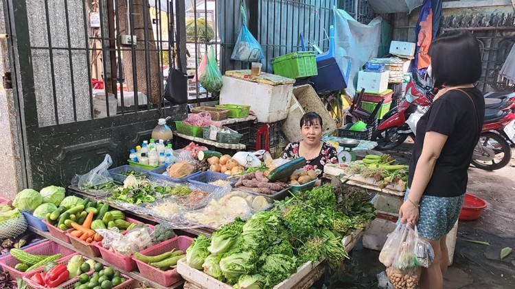 Giá thực phẩm “hạ nhiệt”, người dân Thủ đô phấn khởi