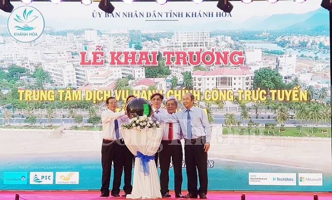 khanh hoa khai truong trung tam dich vu hanh chinh cong truc tuyen