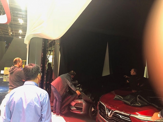 2 chiec xe vinfast da cap ben san khau lon paris motorshow 2018