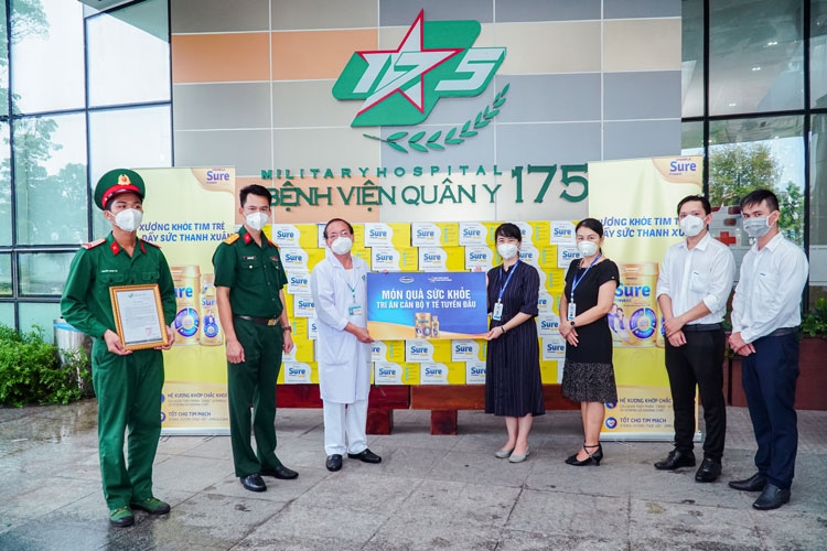Vinamilk Sure Prevent Gold tri ân bác sỹ tuyến đầu, những “vùng xanh hy vọng” trong đại dịch