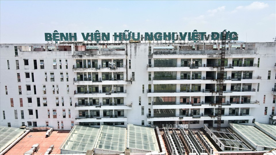 Công trình bệnh viện nghìn tỉ bị bỏ hoang sau 8 năm khởi công. Ảnh: Thiều Trang