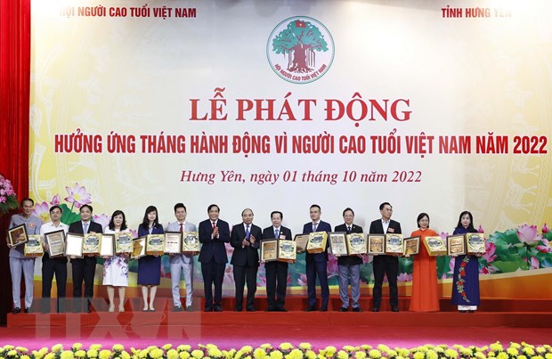 Chu tich nuoc du Le phat dong Thang hanh dong vi nguoi cao tuoi hinh anh 1
