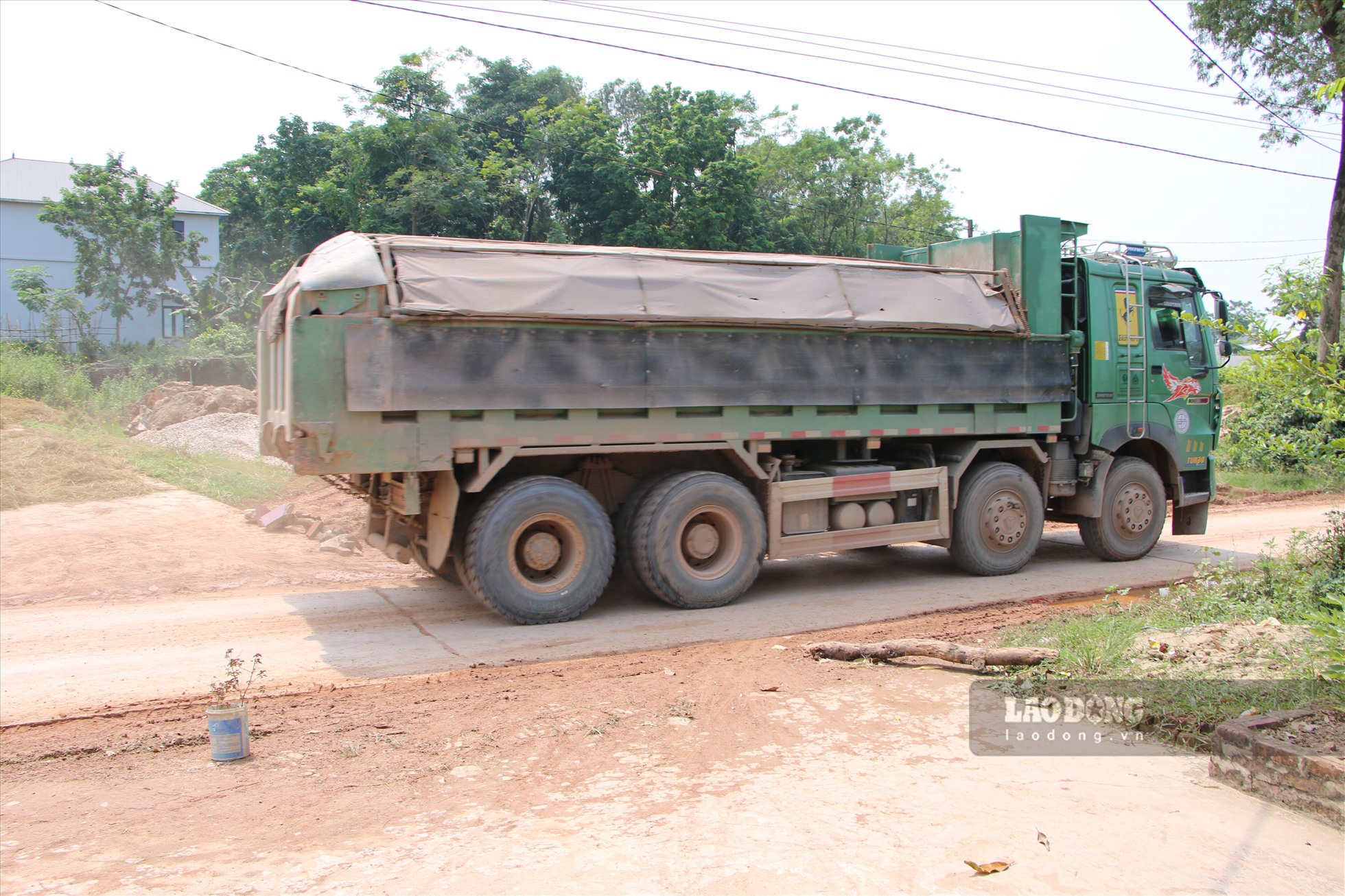 Xe tải quần thảo đường dân sinh ở Thái Nguyên, cả tổ dân phố bất an