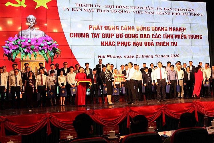 Công ty Điện lực Hải Phòng ủng hộ 500 triệu cho đồng bào miền Trung