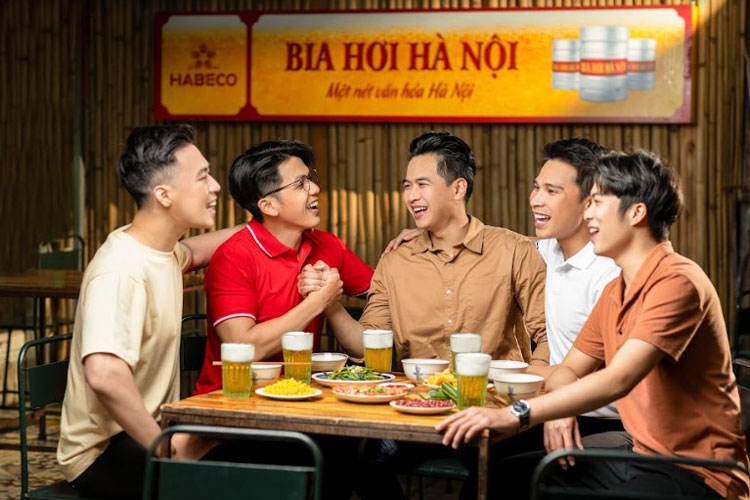 Bia hơi Hà Nội - Từ thành tựu sáng tạo của người Việt đến nét văn hóa riêng xứ kinh kỳ