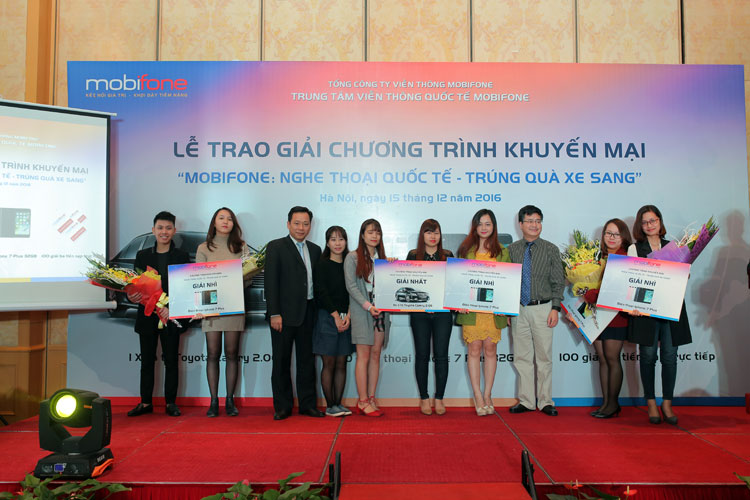 Trao thưởng chương trình “MobiFone: Nghe thoại quốc tế