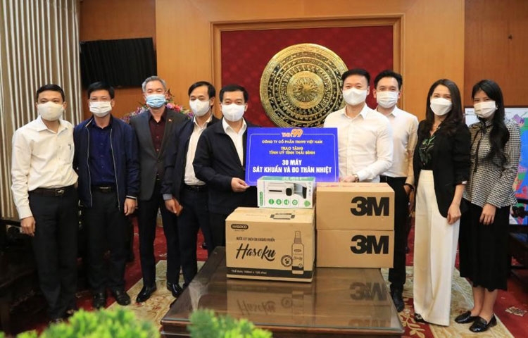 Trao tặng trang thiết bị hỗ trợ phòng, chống dịch Covid-19 tại Thái Bình