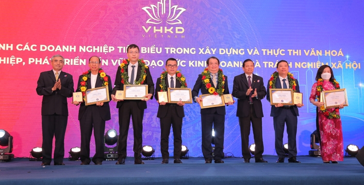 PVCFC là Doanh nghiệp đạt chuẩn văn hóa kinh doanh Việt Nam tiêu biểu 2021