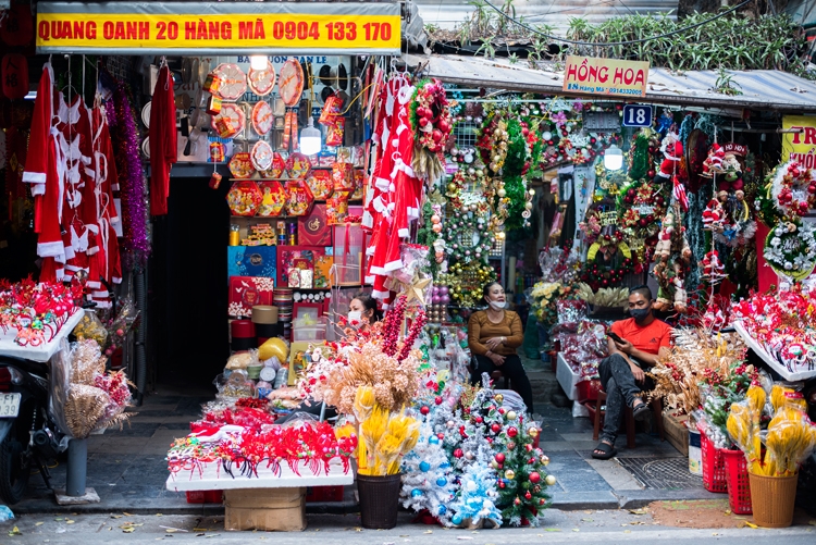 Tiểu thương phố Hàng Mã lo âu ngày cuối năm