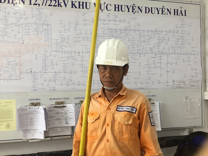 vi dong dien luon toa sang tren vung song nuoc duyen hai