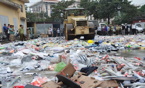 TP. Hồ Chí Minh: Một tuần tiêu hủy hơn 54,8 triệu đồng hàng hậu