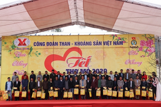 Tình người nơi đất mỏ