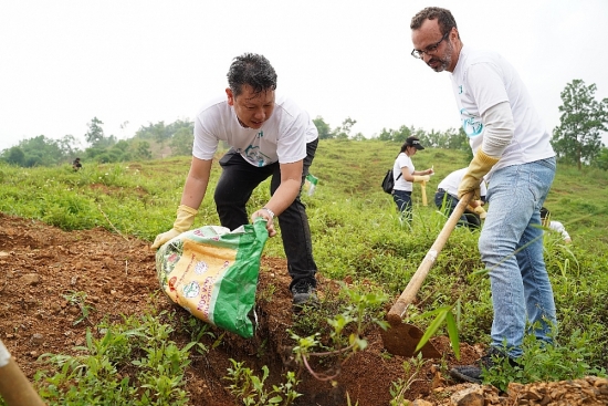 JTI Việt Nam bù đắp "dấu chân" carbon của doanh nghiệp năm 2019