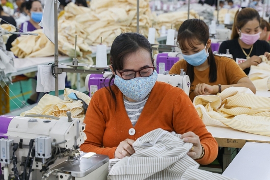 nganh det may da giay giai bai toan nhan su sau gian cach