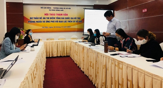 Thí điểm xây dựng tổng đài hỗ trợ người bị bạo lực giới