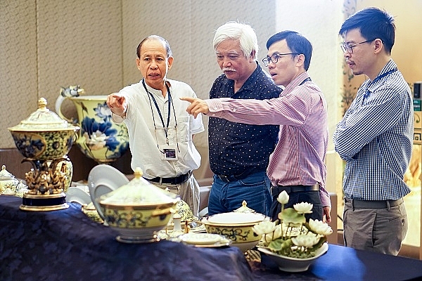 doanh nhan ly ngoc minh linh hon cua gom su minh long i