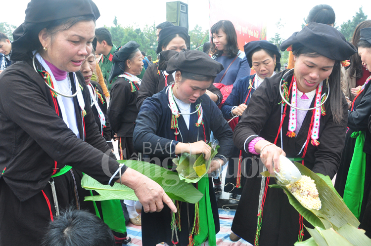 Bánh chưng gù của người Sán Dìu