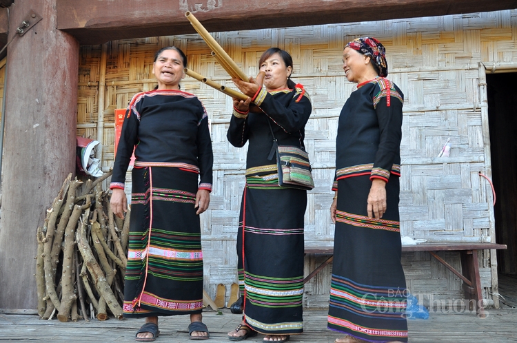 trang phuc truyen thong di san van hoa cua tung dan toc