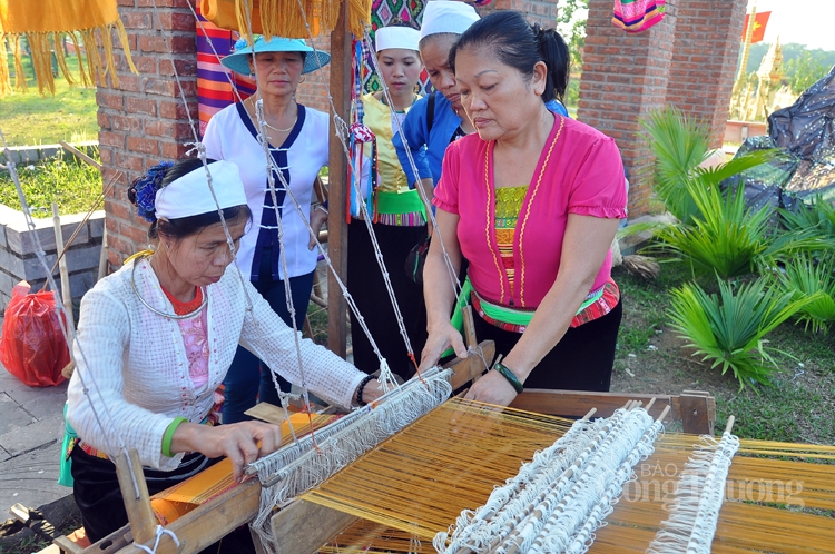 trang phuc truyen thong di san van hoa cua tung dan toc