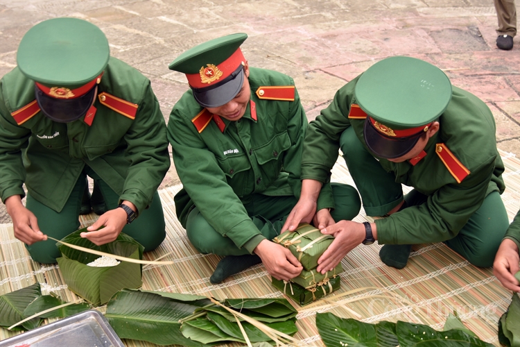 Gói bánh chưng xanh cùng người nghèo ăn Tết: Lan tỏa những hành động nhân ái Gói bánh chưng xanh cùng người nghèo ăn Tết: Lan tỏa những hành động nhân ái