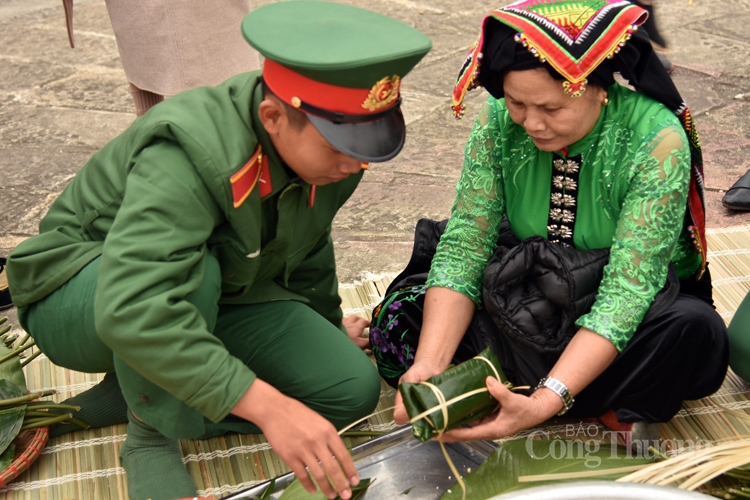 Gói bánh chưng xanh cùng người nghèo ăn Tết: Lan tỏa những hành động nhân ái