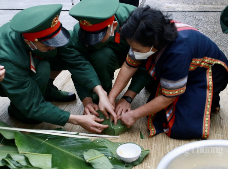 Gói bánh chưng xanh “Chia sẻ yêu thương - Đón xuân Nhâm Dần”