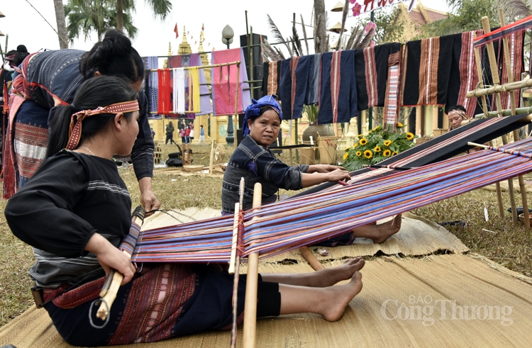 Sắc màu- 