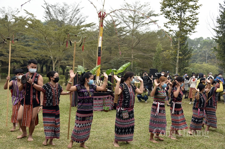 Tết Ariêu Aza - Lễ mừng lúa mới của đồng bào Tà Ôi Tết Ariêu Aza - Lễ mừng lúa mới của đồng bào Tà Ôi