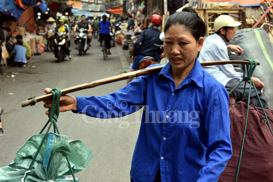 nhoc nhan nhung bong hong cuu van o cho long bien