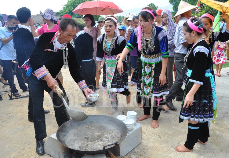 Đưa phiên chợ vùng cao về thủ đô